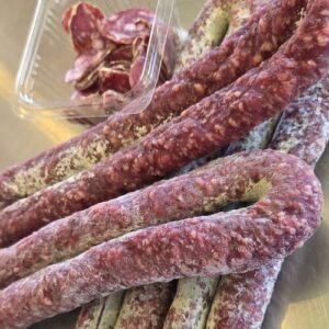 Saucisse sèche à l'ail et au vin blanc